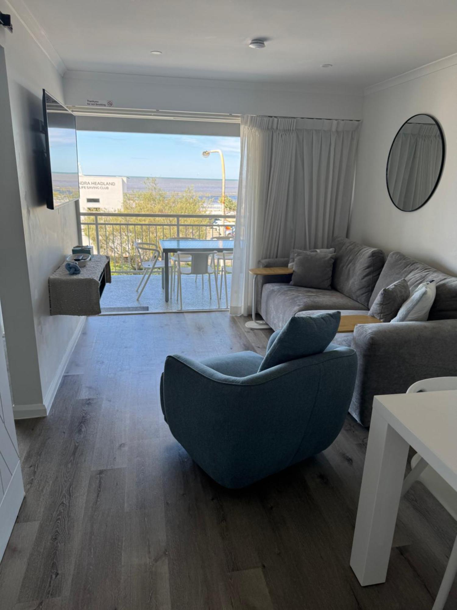 Ocean View - Alexandra Headlands Beachfront Unit Exterior photo
